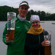 Stefan Teichert und Lisa Hirschfelder beim Siegertrunk