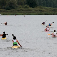 Von weitem sieht der See recht ruhig aus