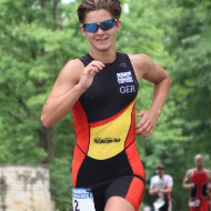 Lisa Teichert with rapid steps towards the finish